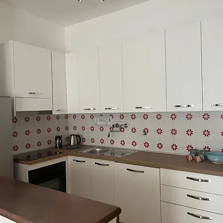 Arts At 5 Terre Coast Apartment *