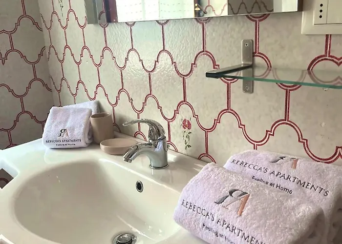 Arts At 5 Terre Coast Apartmán *